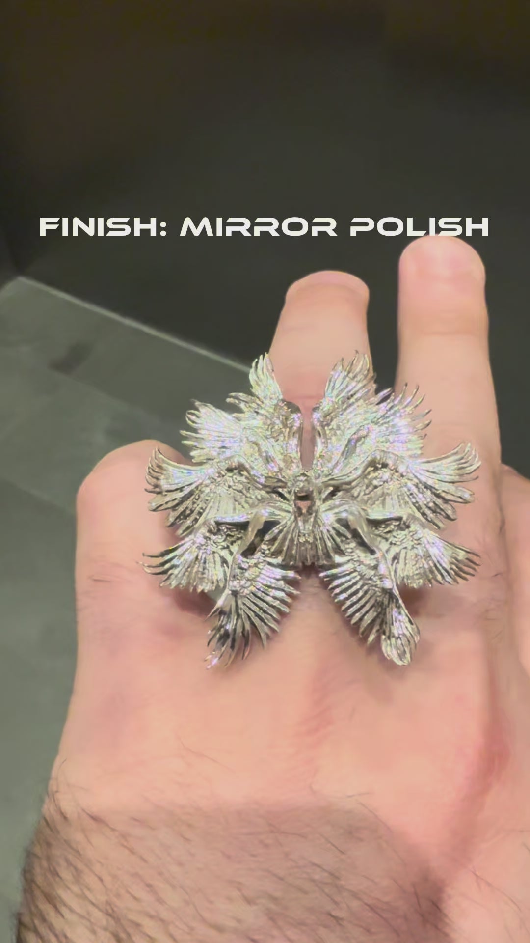 Ring mit dem Motiv eines Gebetsvogels aus Sterlingsilber